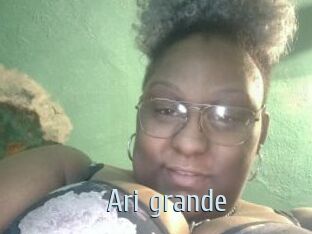 Ari_grande